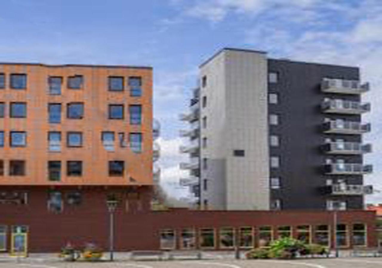 Continental Apartment Hotel Knivsta Knivsta  Extérieur photo
